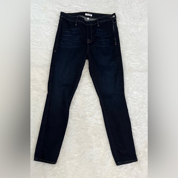 Good American Denim - Good American Side Zip Skinny Jeans in a dark wash